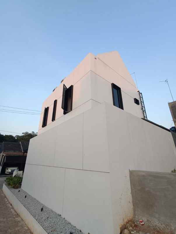 dijual rumah jalan alternatif kota