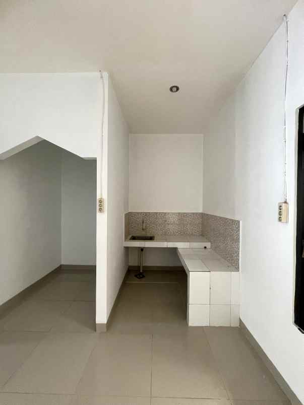 dijual rumah jalan alternatif kota