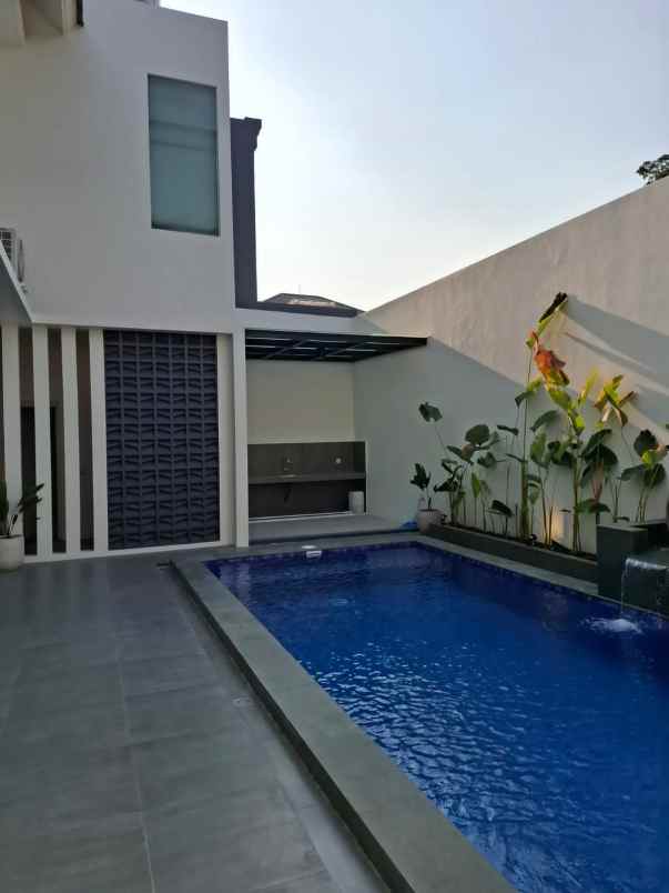 dijual rumah jalan bukit golf internasional