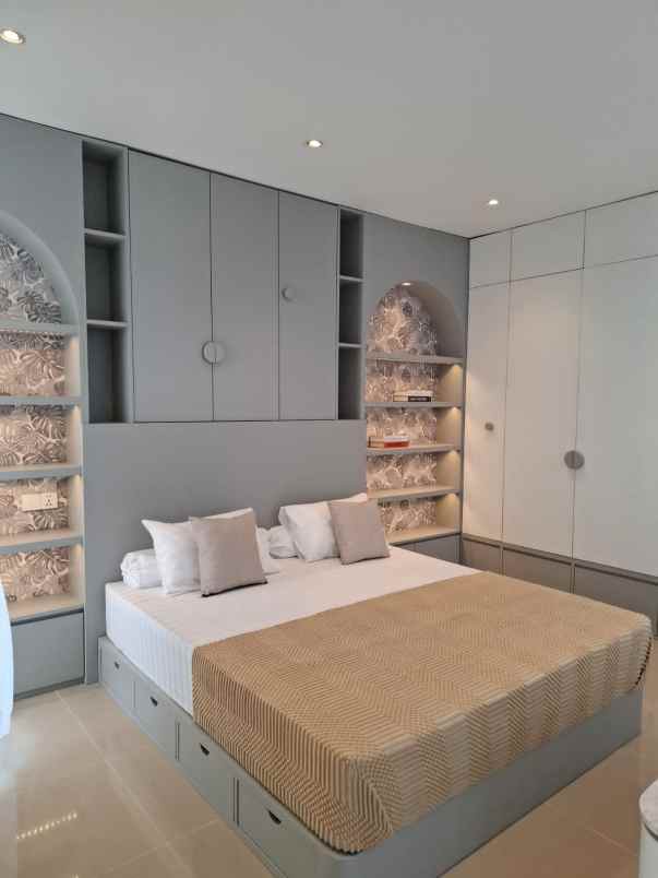 dijual rumah jalan bukit golf internasional