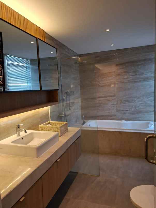 dijual rumah jalan bukit golf internasional