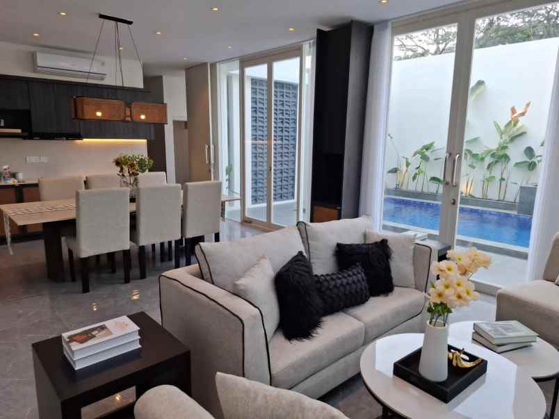 dijual rumah jalan bukit golf internasional