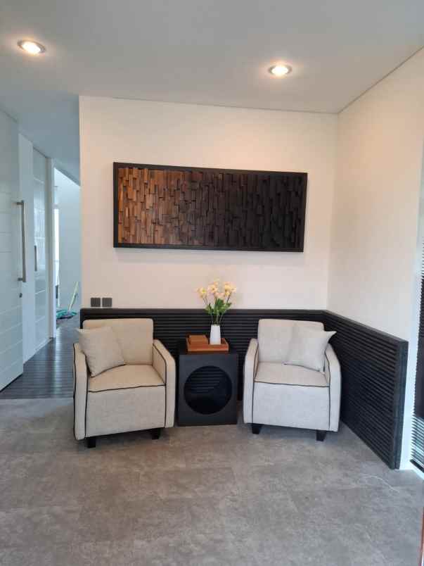 dijual rumah jalan bukit golf internasional