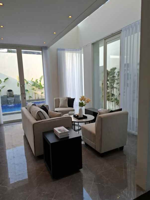 dijual rumah jalan bukit golf internasional