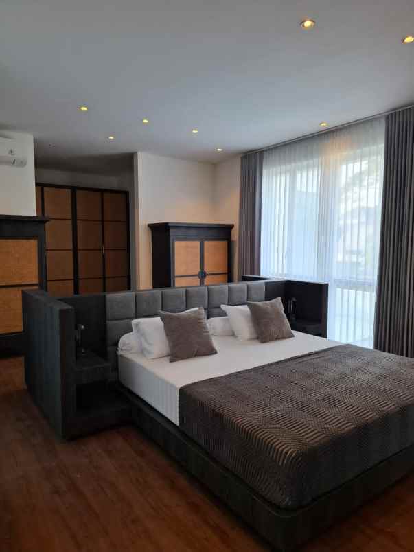 dijual rumah jalan bukit golf internasional
