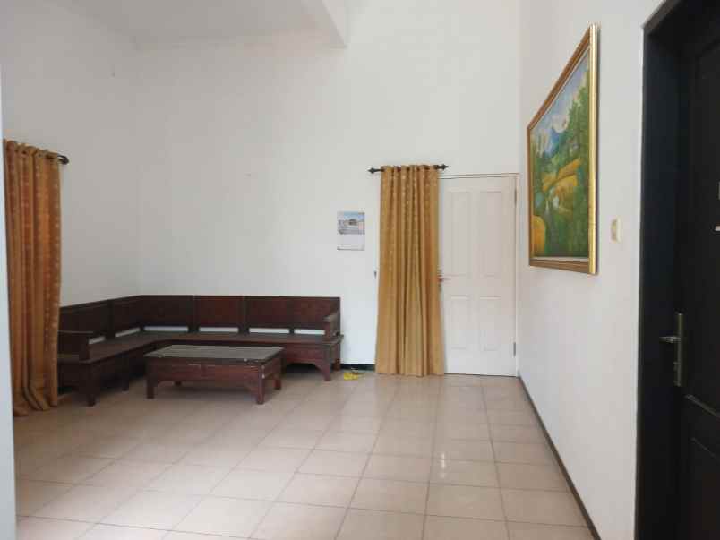 dijual rumah jalan bunga bunga suhat