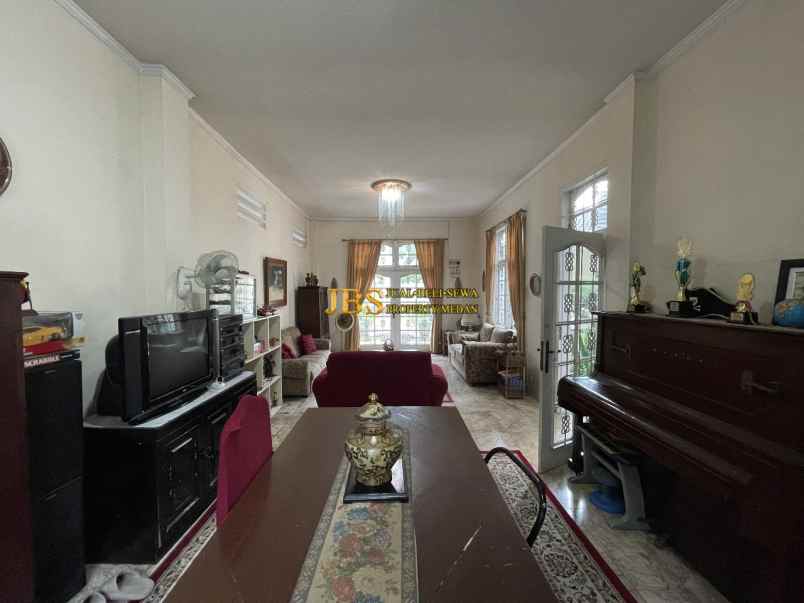 dijual rumah jalan diponegoro depan