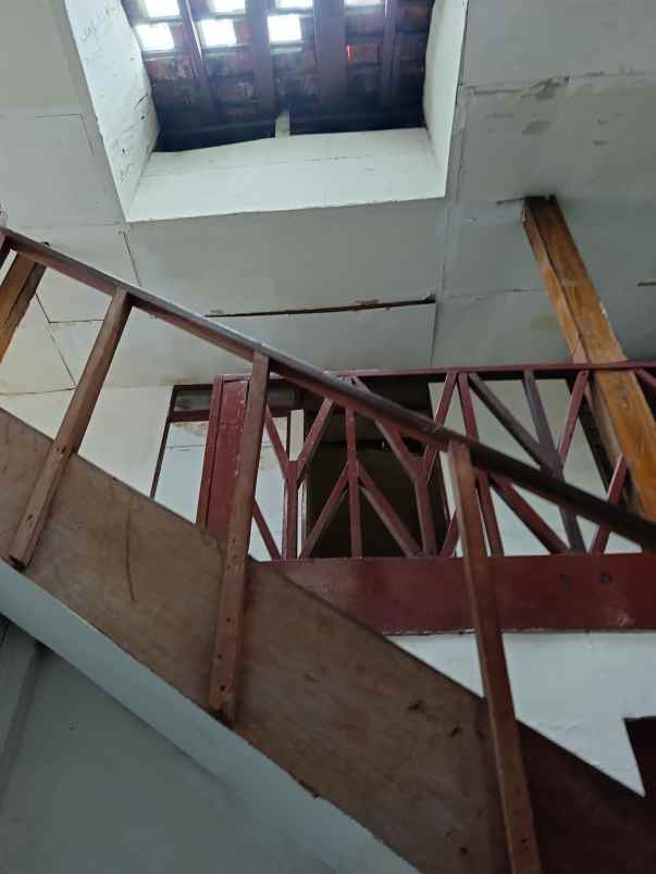 dijual rumah jalan gunung sahari