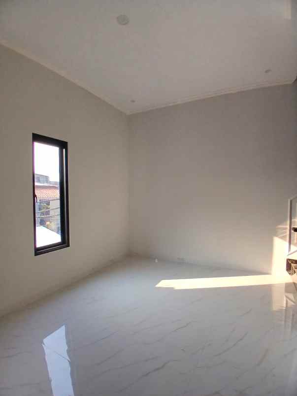 dijual rumah jalan kebagusan jakarta