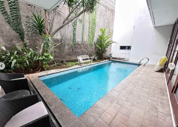 dijual rumah jalan kemang timur raya