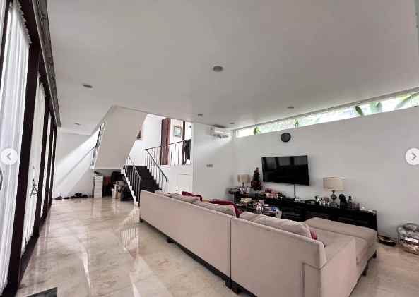 dijual rumah jalan kemang timur raya
