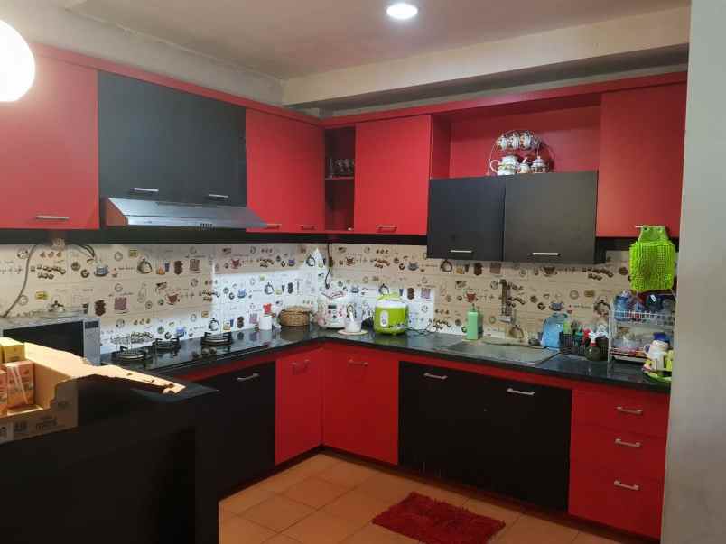 dijual rumah jalan kutisari selatan