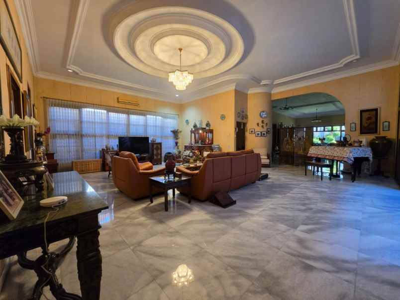 dijual rumah jalan m h thamrin