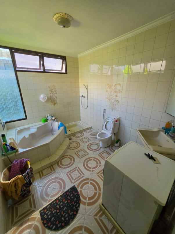 dijual rumah jalan m h thamrin