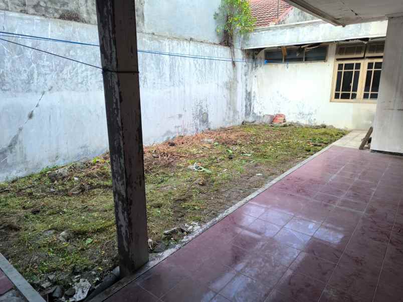dijual rumah jalan manyar indah