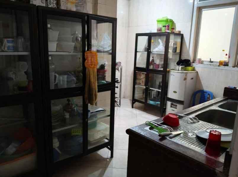 dijual rumah jalan manyar tirtoasri