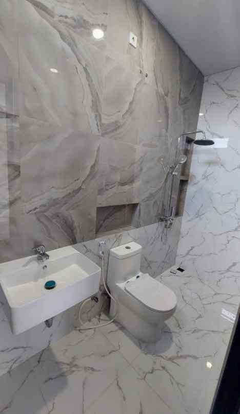 dijual rumah jalan panjang jiwo permai