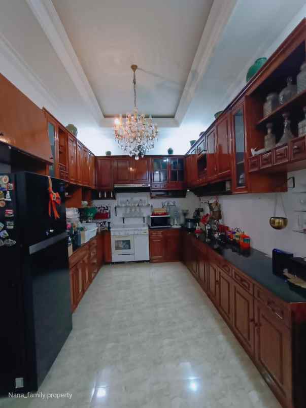 dijual rumah jalan raya cilandak