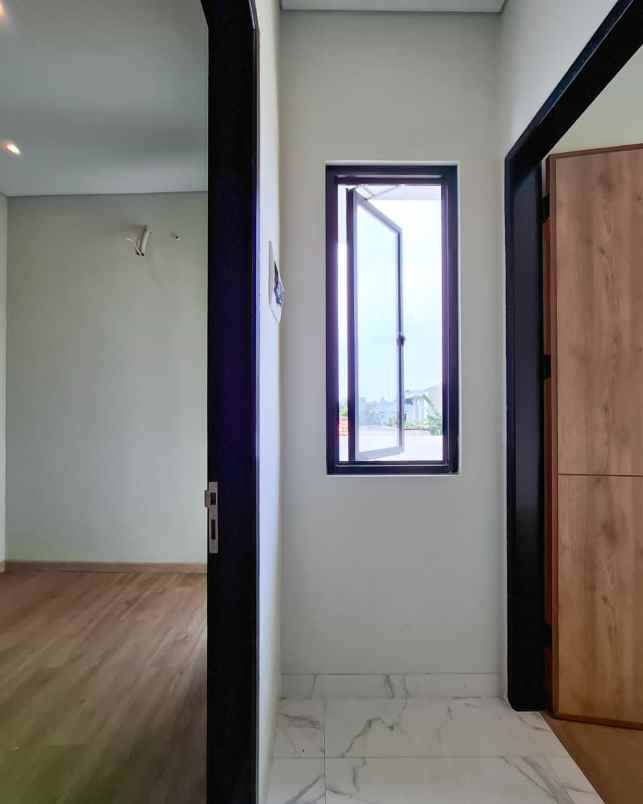 dijual rumah jalan raya jagakarsa