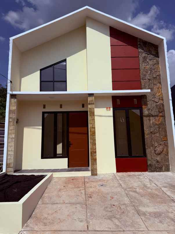 dijual rumah jalan raya kalisuren
