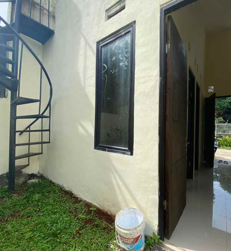 dijual rumah jalan raya kalisuren