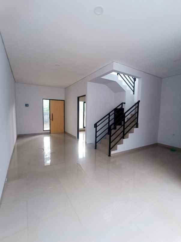 dijual rumah jalan raya komplek kesehatan