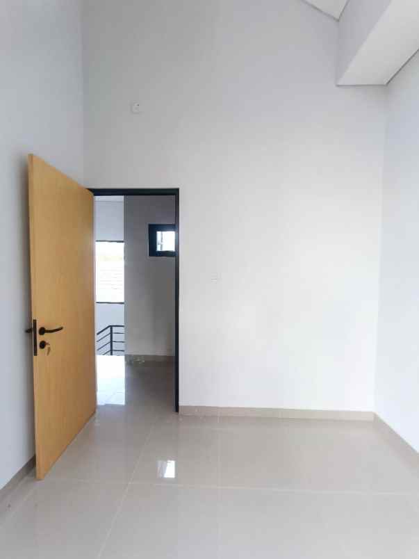 dijual rumah jalan raya komplek kesehatan