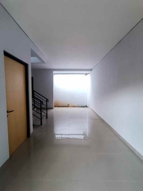 dijual rumah jalan raya komplek kesehatan