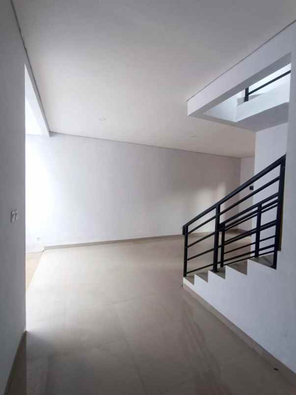 dijual rumah jalan raya komplek kesehatan