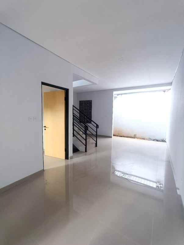 dijual rumah jalan raya komplek kesehatan