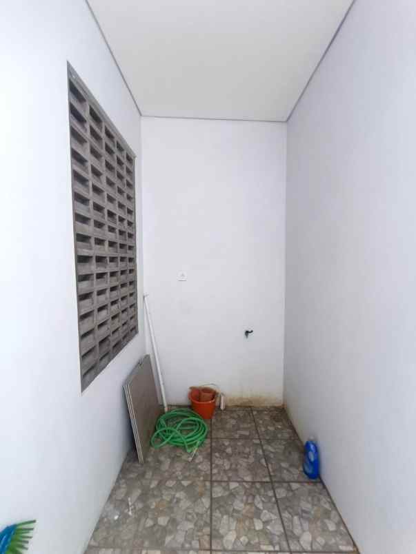 dijual rumah jalan raya komplek kesehatan