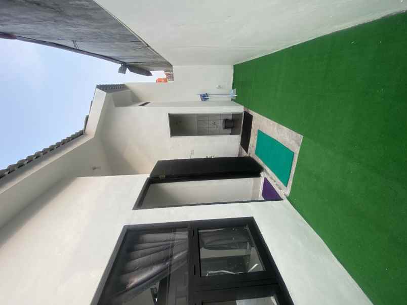 dijual rumah jalan raya megu cisoka