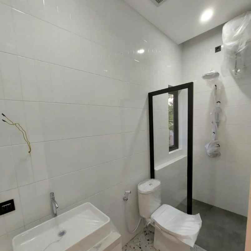 dijual rumah jalan raya pesanggrahan