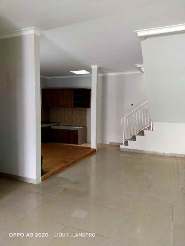 dijual rumah jalan raya serpong alam