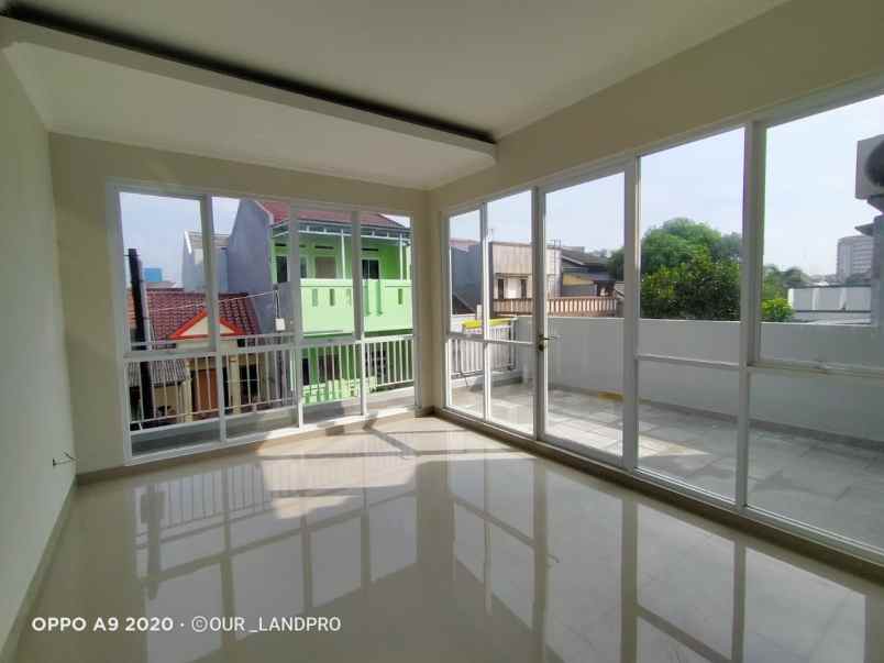 dijual rumah jalan raya serpong alam