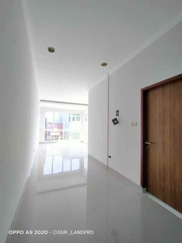 dijual rumah jalan raya serpong alam