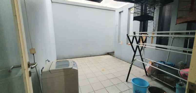 dijual rumah jalan royal residence