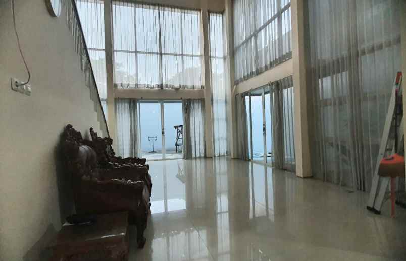 dijual rumah jalan royal residence