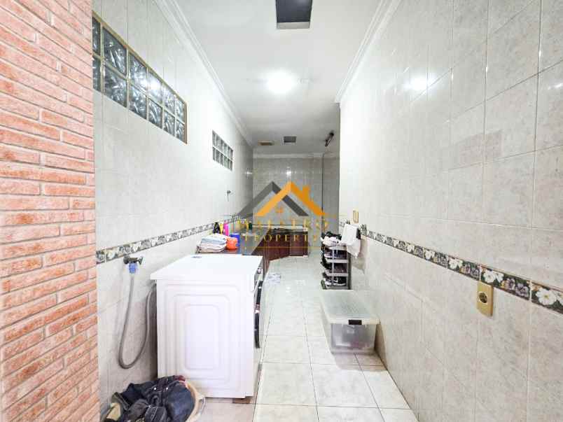 dijual rumah jalan s parman