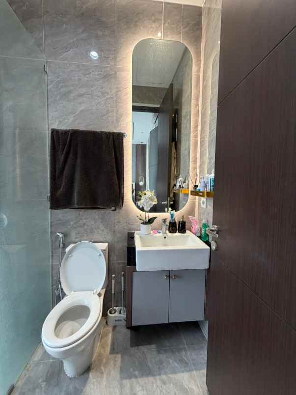 dijual rumah jalan the greenlake citraland