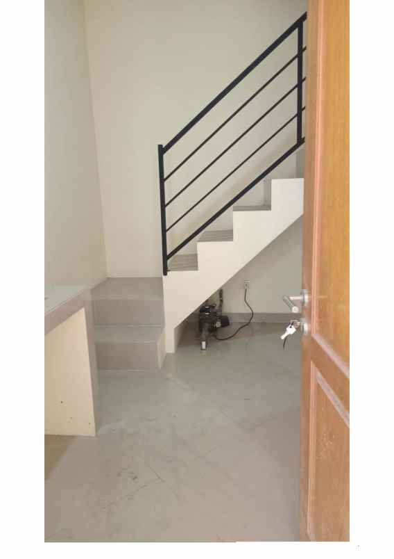 dijual rumah jalan utan kayu