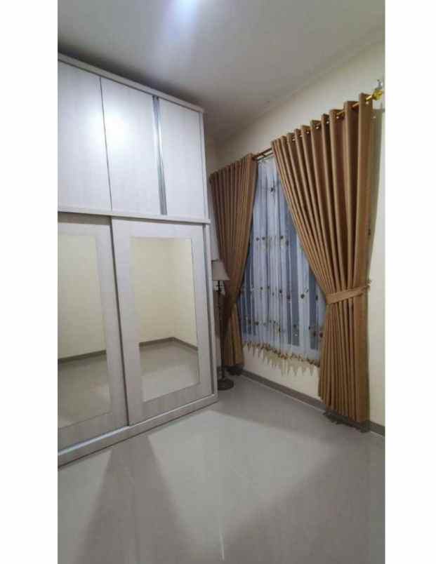 dijual rumah jalan utan kayu