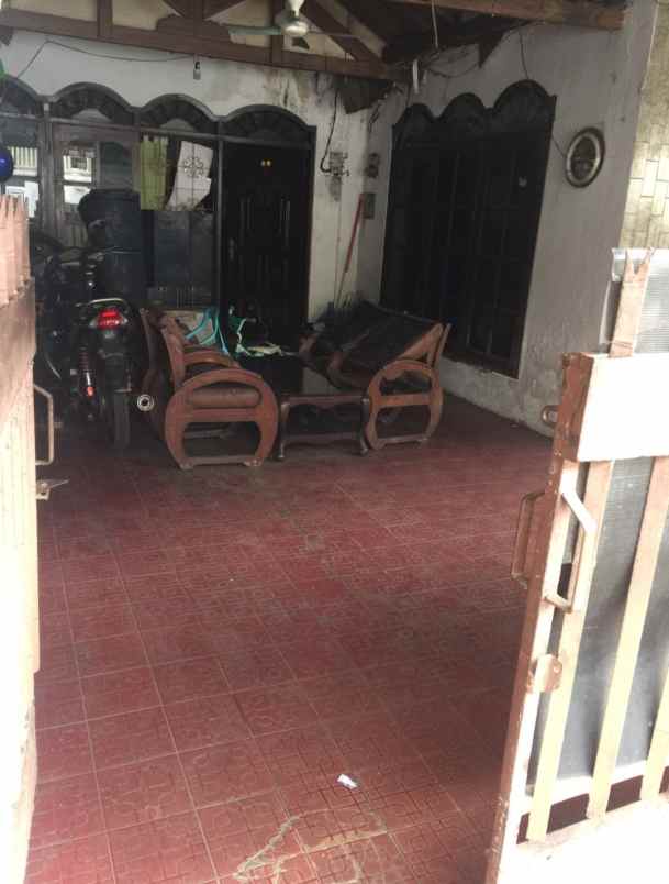 dijual rumah jatinegara timur