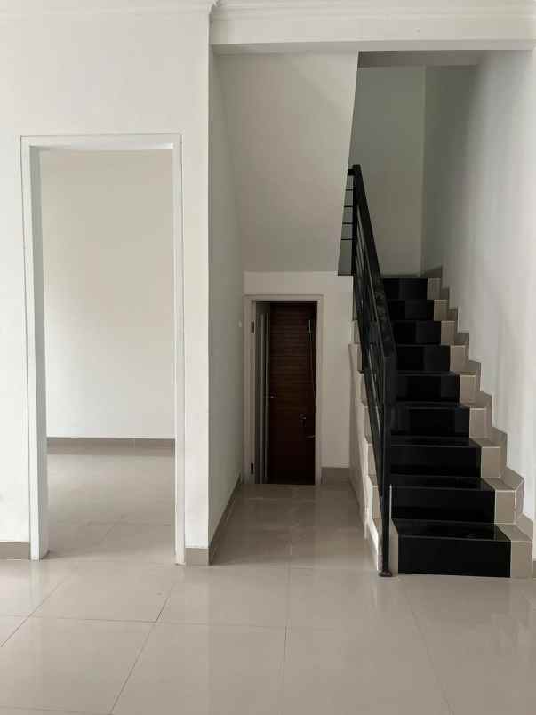 dijual rumah jatiwaringin pondok gede