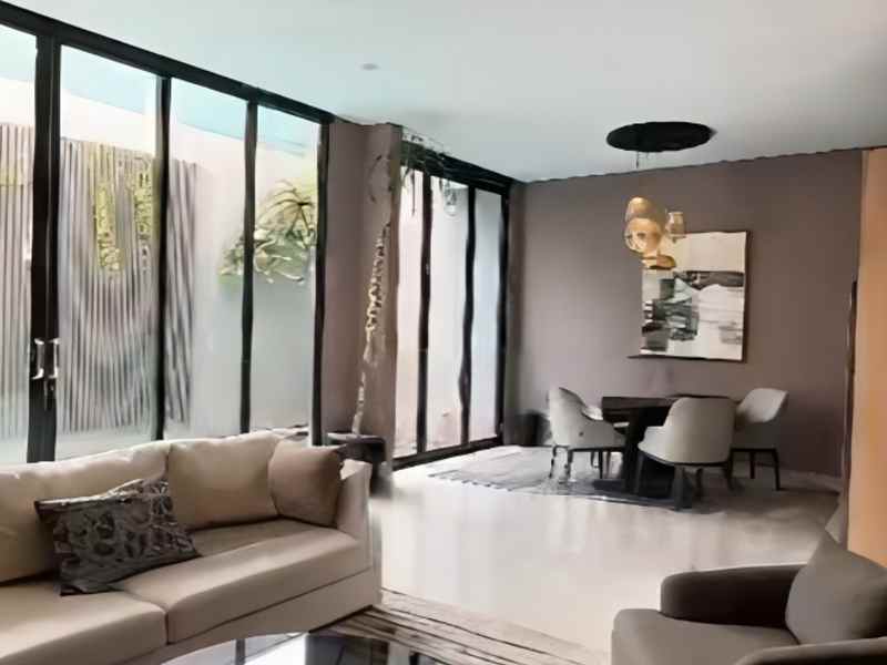 dijual rumah jl ampera