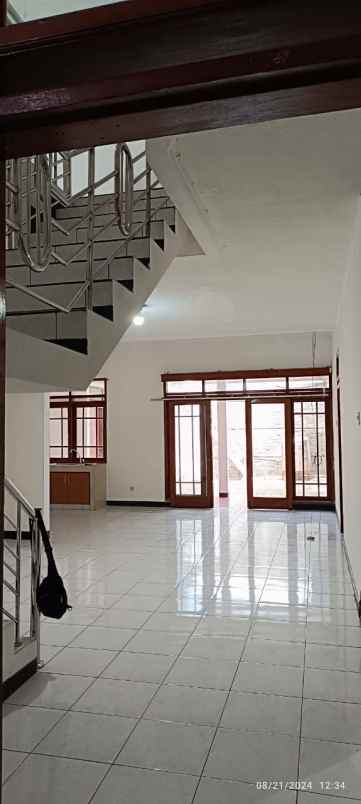 dijual rumah jl babakan jeruk sukajadi