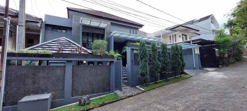 dijual rumah jl bukit indah gegerkalong