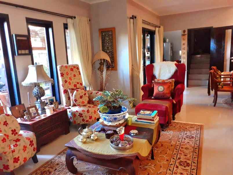 dijual rumah jl bukit indah gegerkalong