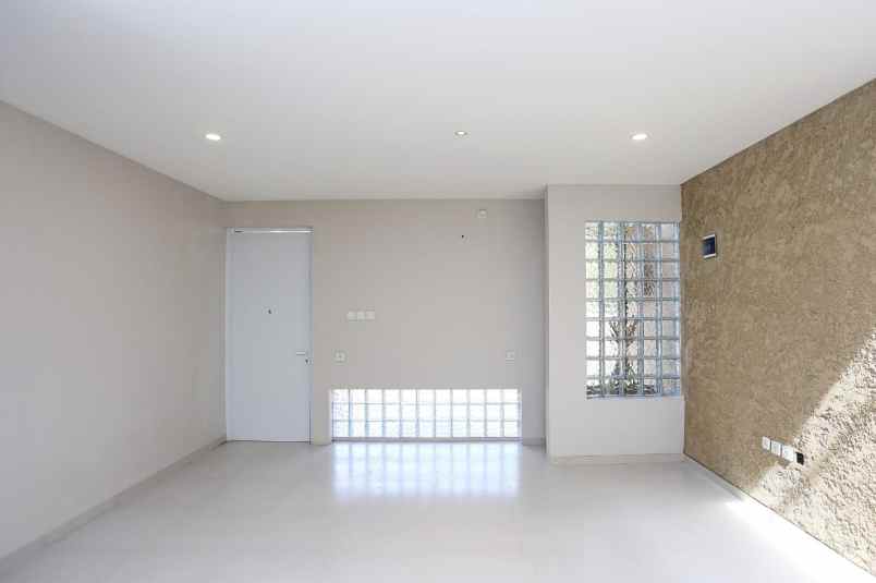 dijual rumah jl cisaranten