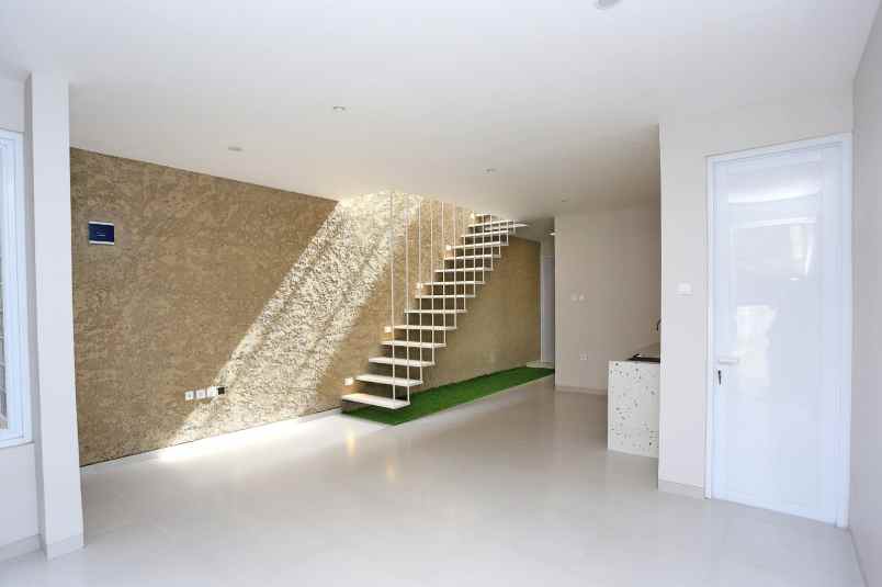 dijual rumah jl cisaranten